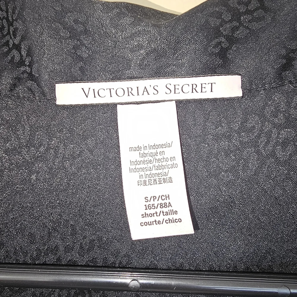 Victoria’s Secret Black Satin Pajama Top Leopard Print Rhinestone Back - Picture 2 of 12
